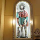 In tutta questa �modernit�� fa eccezione la statua di San Rocco...